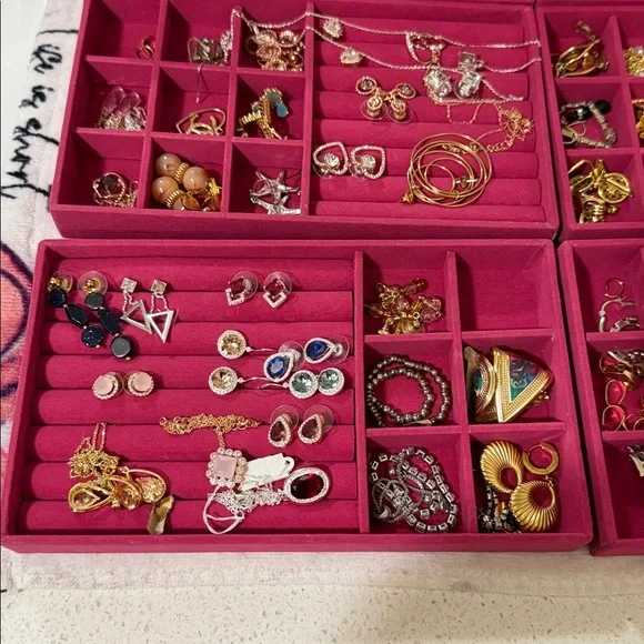 Unlisted items Assorted Jewelry Collection in Pink Organizer
Join live to grab - Picture 3 of 9